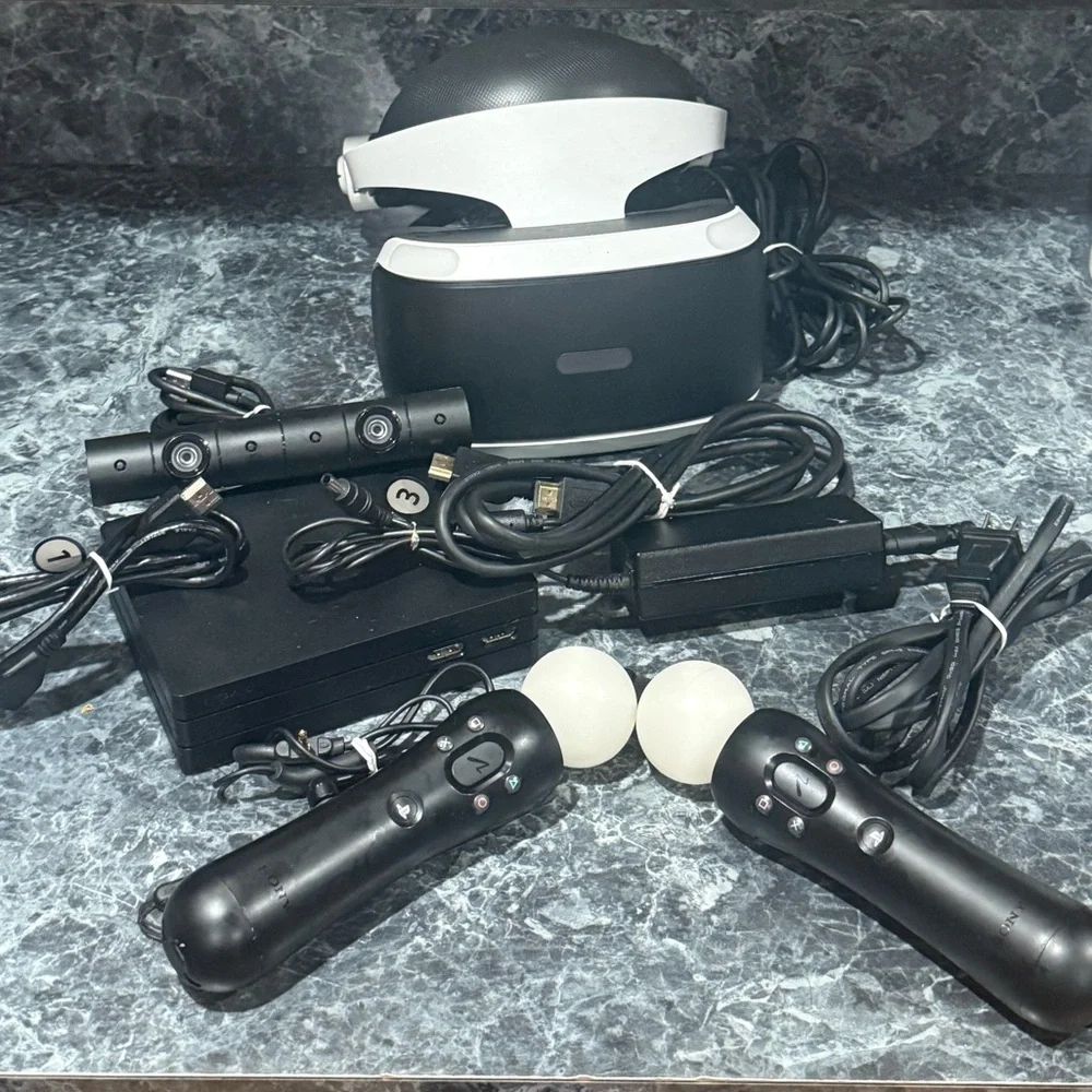 Sony PlayStation VR Headset Bundle! Like new! Everything included! PS4 & PS5